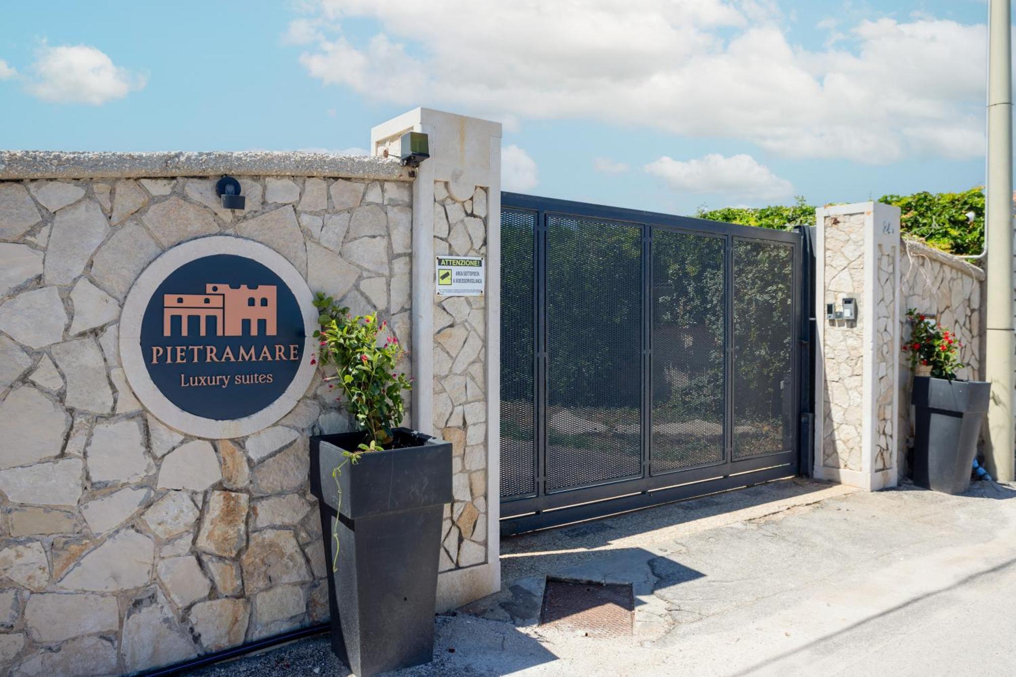 Pietramare Luxury Suites บารี ภายนอก รูปภาพ